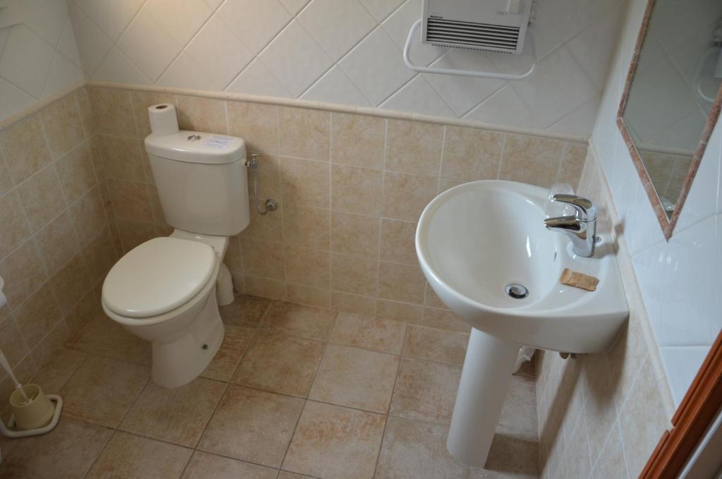 Les Rives Du Loup Hotell Tourrettes-sur-Loup Rom bilde